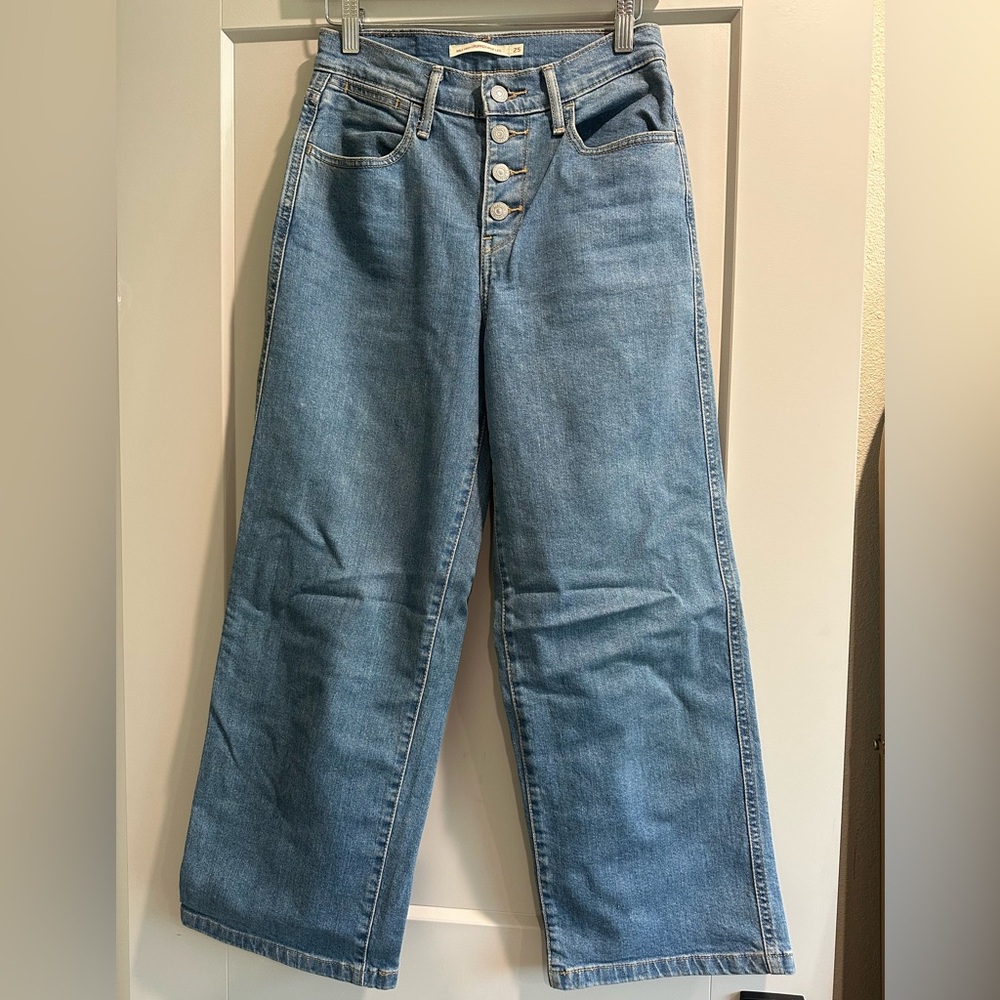Levi's Women's Mile High Cropped Wide Leg Jeans, W25 L27